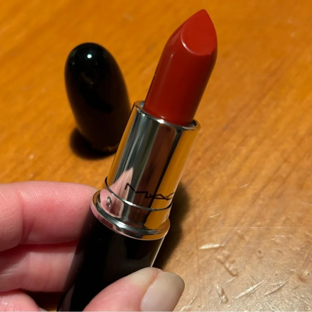 MAC Lustreglass Lipstick Chili Popper